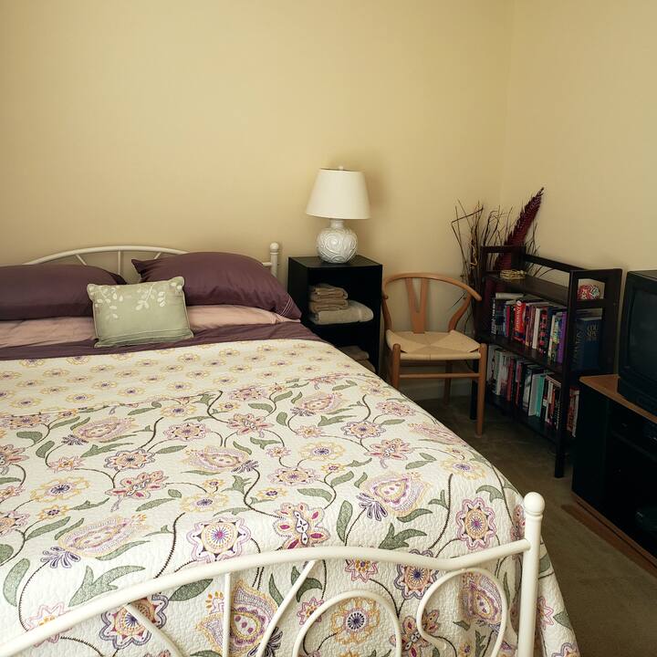 BED2 - มีเตียงควีนไซส์นุ่มผ้าปูที่นอนคุณภาพสูงหมอนและผ้าขนหนูให้