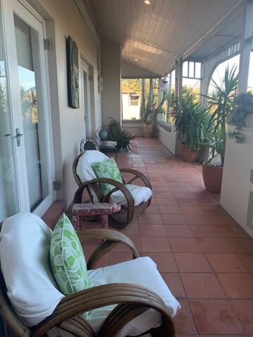 Bronte 3 bed beachfront home w/ garden & parking gallery image 5