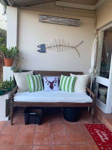 Bronte 3 bed beachfront home w/ garden & parking gallery image 3