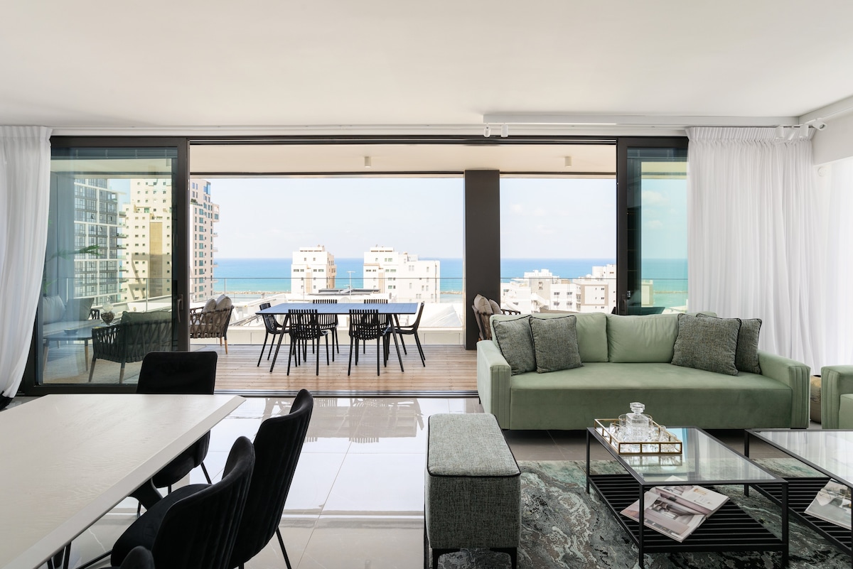 Luxury Executive with Terrace & Sea View