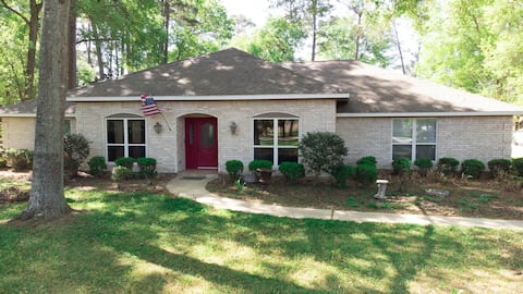 Romantic French Country 10 Acre Ranch w Pool