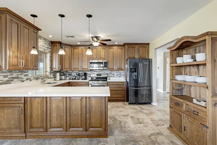 Full kitchen