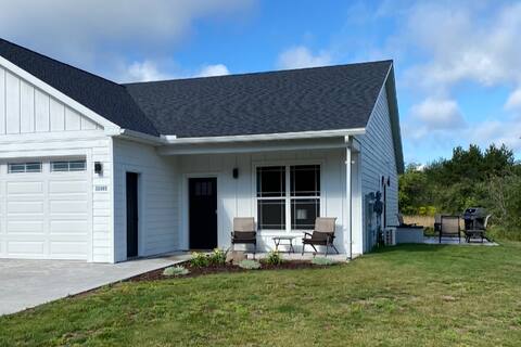 Lovely Place in Prime Location/Near Trails/Hot Tub