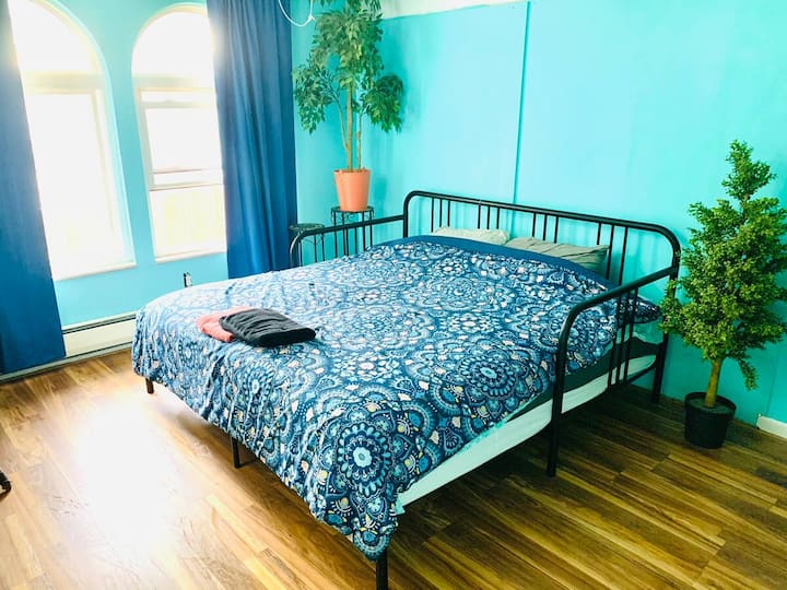 Private Upstairs Room In Large Shared House! - Lakewood, CO