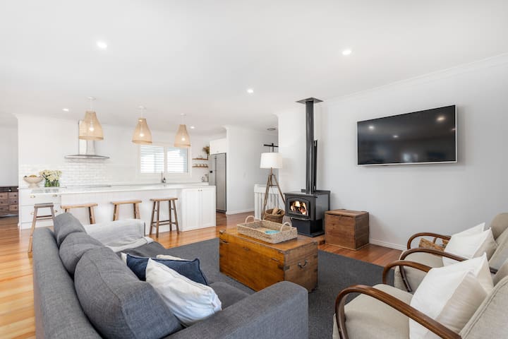 Finns at OLD BAR – Large Luxury Holiday House