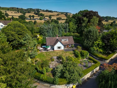 Spacious home with hot tub, lovely garden & views