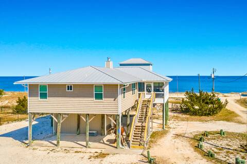 Spacious & Updated Family Beach Retreat Sand & Sun
