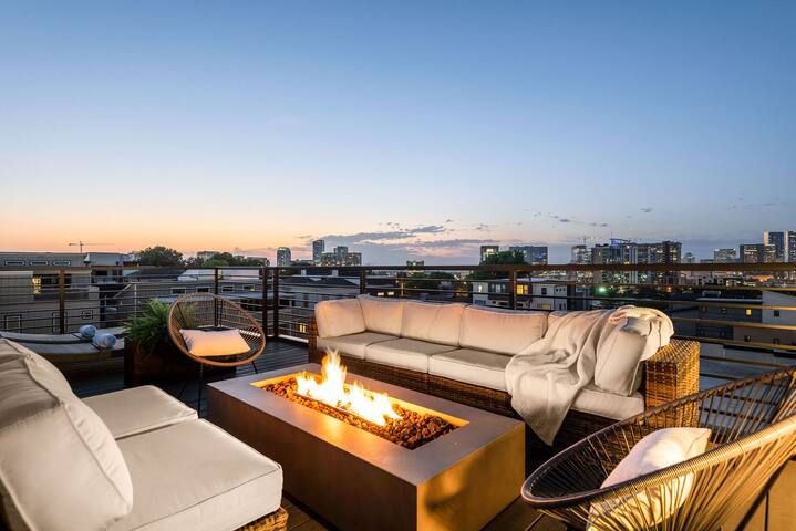 MUSIC HALL ♫ Hot Tub/Stage/Rooftop/Walk to Gulch! gallery image 3