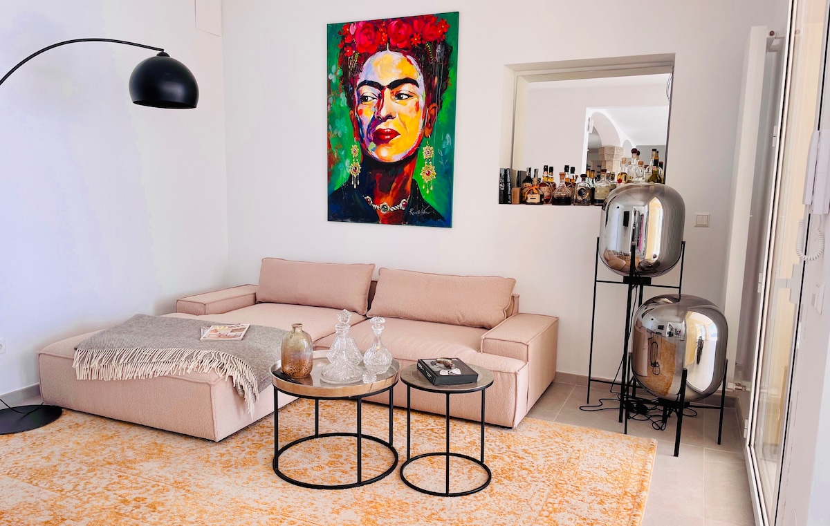 Popular Airbnb listing: Luxury villa with view. Concierge service included in Roses