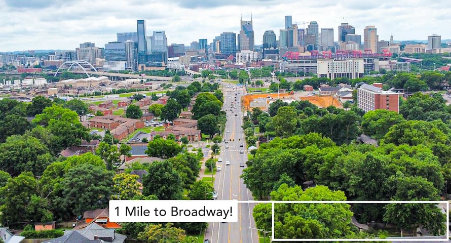 3BR+Bunkroom+3Ba •KING bed •Fenced Yard •1Mi to DT