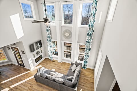 20 min to Nashville! Amazing Views! Sleeps 15!