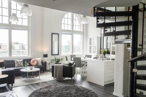 Gorgeous loftsuite, lakeside, wi-fi  | sauna & spa