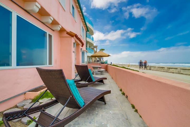 Historic 3 bed house on Mission Beach board walk