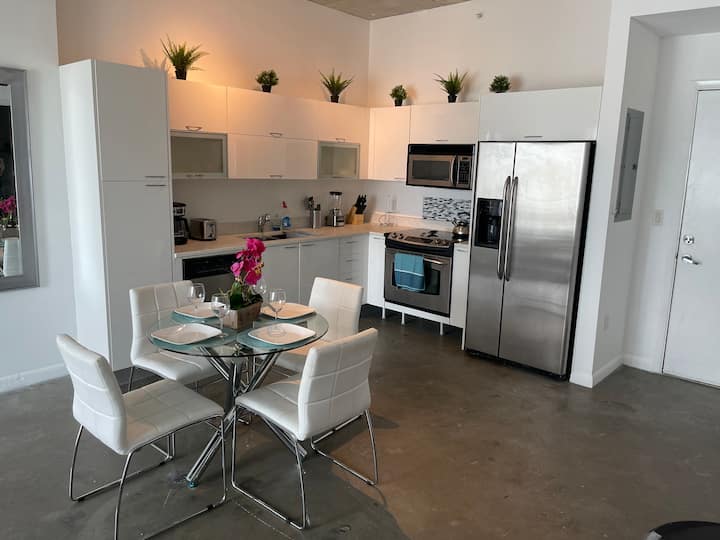 Spectacular Large Studio In The Heart Of Miami! - Miami, FL