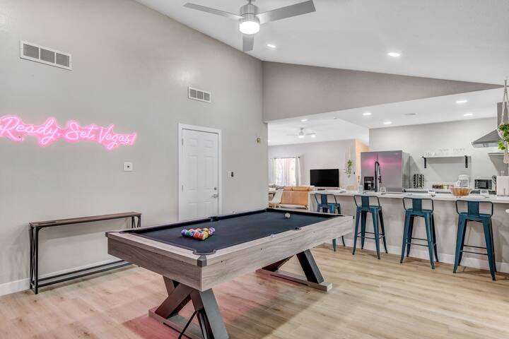 Pool, King bed, Arcade, All Essentials, EV charger gallery image 2