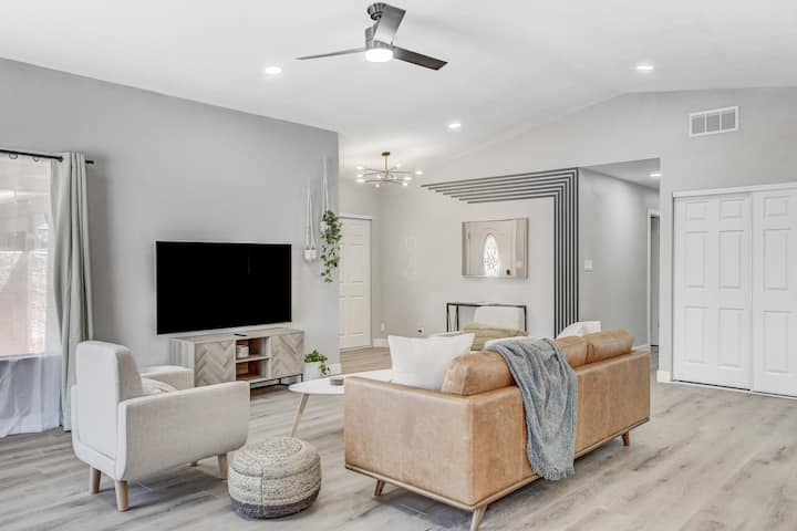 Pool, King Bed, Arcade, All Essentials, Ev Charger - Las Vegas, NV