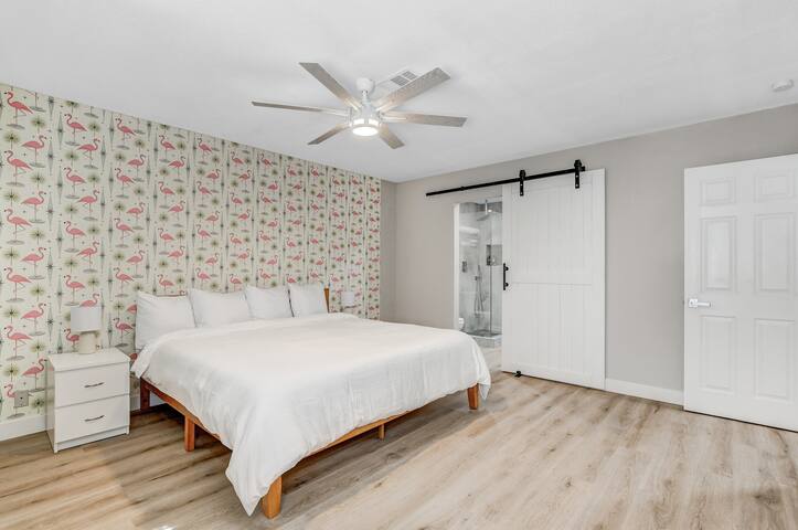 Pool, King bed, Arcade, All Essentials, EV charger gallery image 5