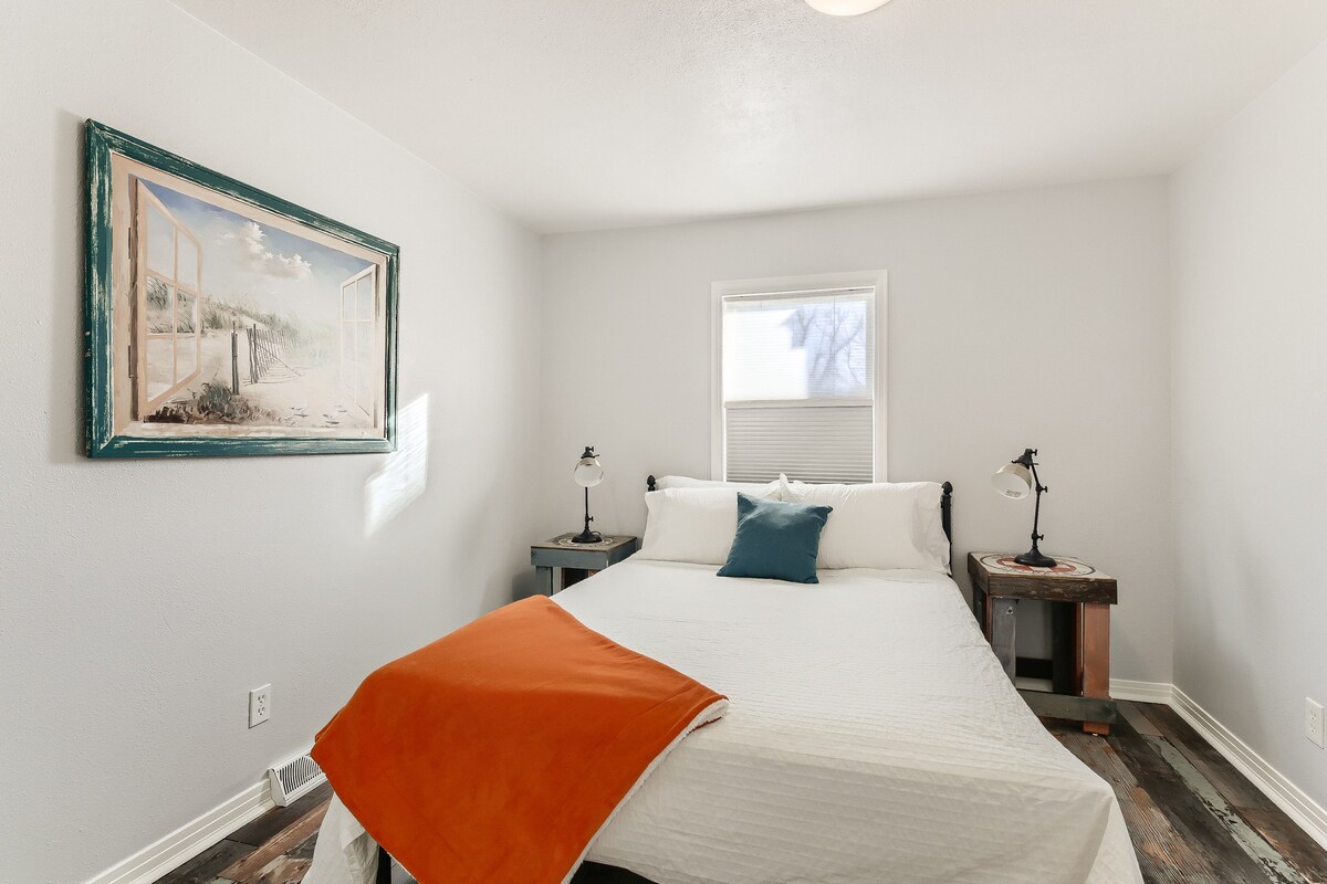 მე-2 საძინებელი შავი ჟალუზებით