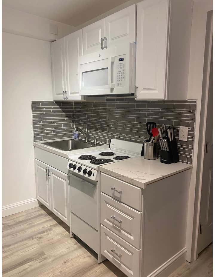 Private, Couple's Suite In Heart Of Midtown - Reno, NV