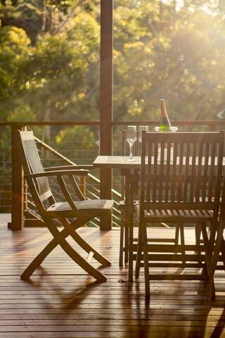 HIDE AWAY | Relax poolside & walk to Lizzie Beach gallery image 2