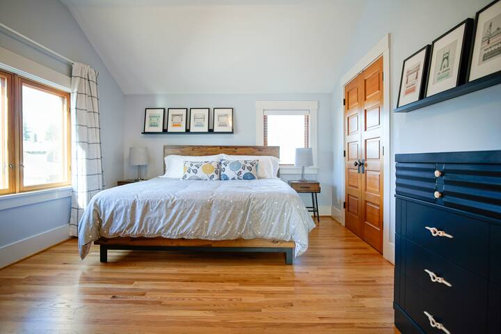 King Beds! Uniquely Portland, Luxury Craftsman gallery image 5