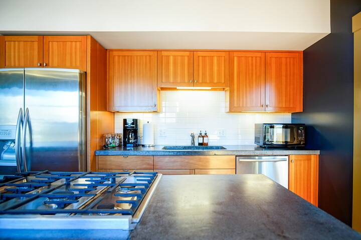 King Beds! Uniquely Portland, Luxury Craftsman gallery image 3