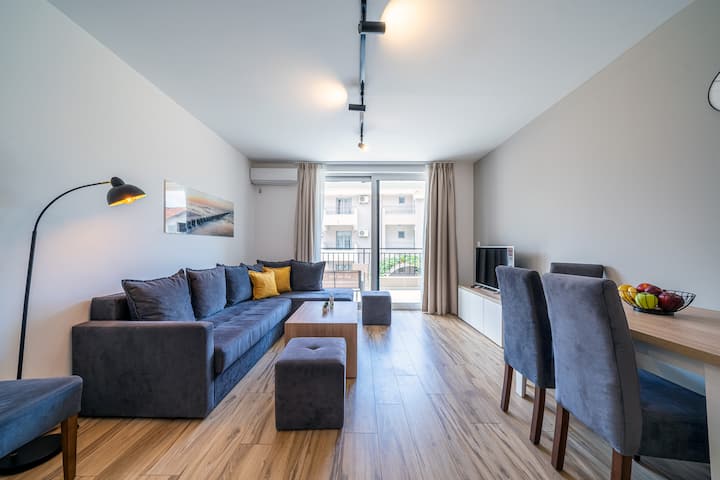203 Two Bedroom Apt, 750m From Sea, Parking, Pool - Budva