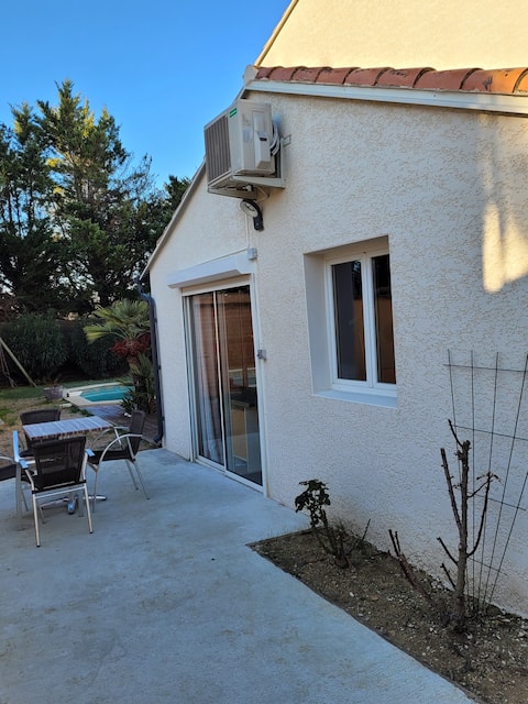 Independent studio in villa