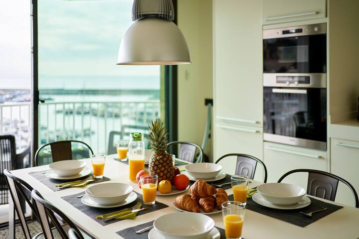 Luxurious apartment with incredible sea views gallery image 3