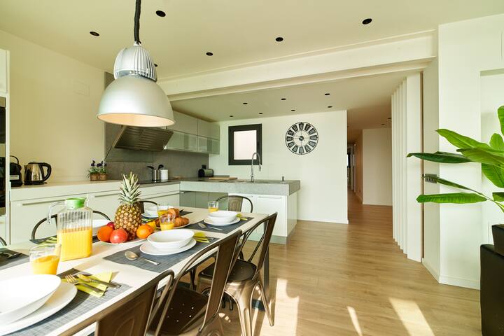 Luxurious apartment with incredible sea views gallery image 5