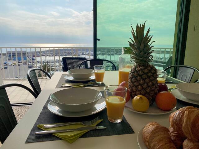 Luxurious apartment with incredible sea views gallery image 4