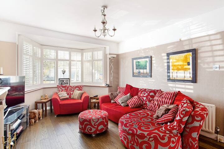 Fabulous 5 Bed House in London Borough of Kingston gallery image 3