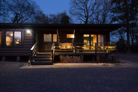 A Romantic Luxury Log Cabin with a Hot Tub