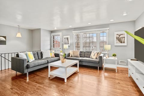 Chic★Baby friendly★18mins to DT★King bed★LEBO 4BRs