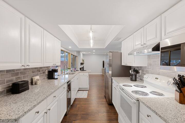 TCH – Spacious 5bd/2ba home in Dallas with Office gallery image 5