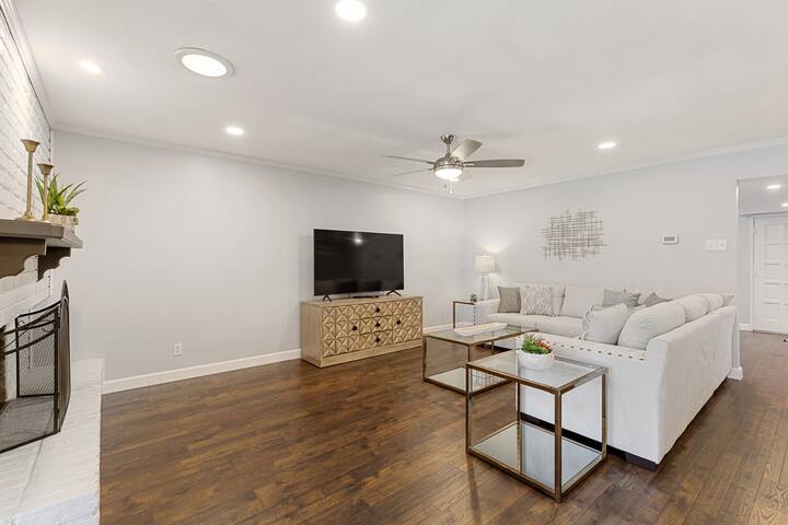 TCH – Spacious 5bd/2ba home in Dallas with Office gallery image 4