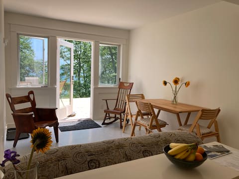 Bright apt on quiet Westport Isle with river view