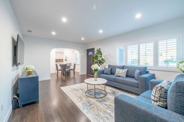 Charming!! 3 Bed room SoFi Home gallery image 3