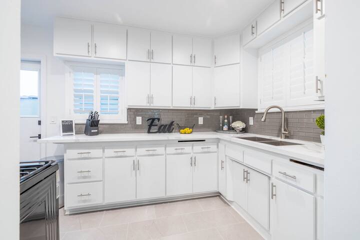 Charming!! 3 Bed room SoFi Home gallery image 4