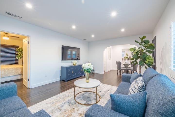 Charming!! 3 Bed room SoFi Home gallery image 2