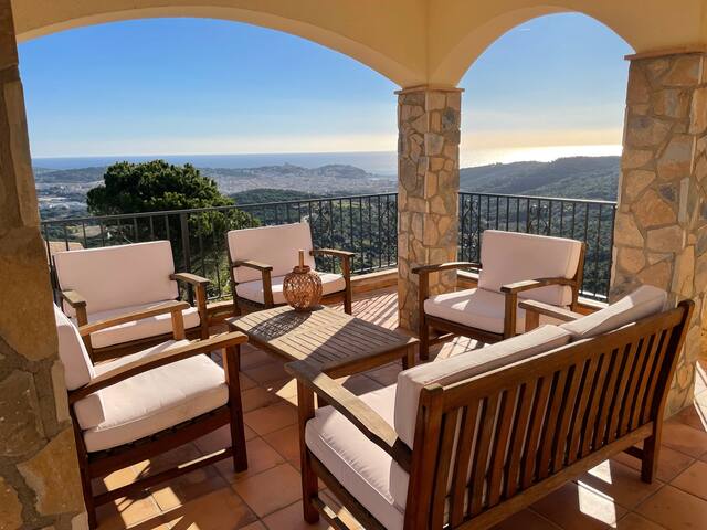 Superbe vue Mer et montagne gallery image 2