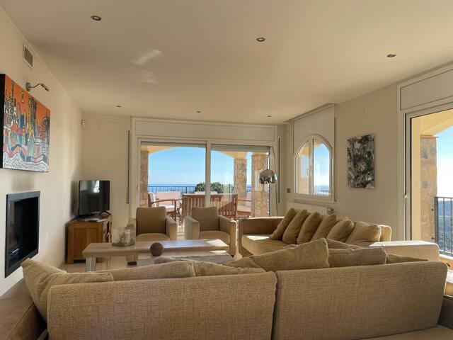 Superbe vue Mer et montagne gallery image 3