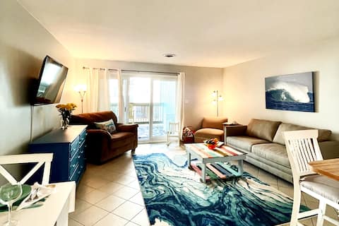 Successful Airbnb property: Entire condo, King bed, designated parking in Wilmington