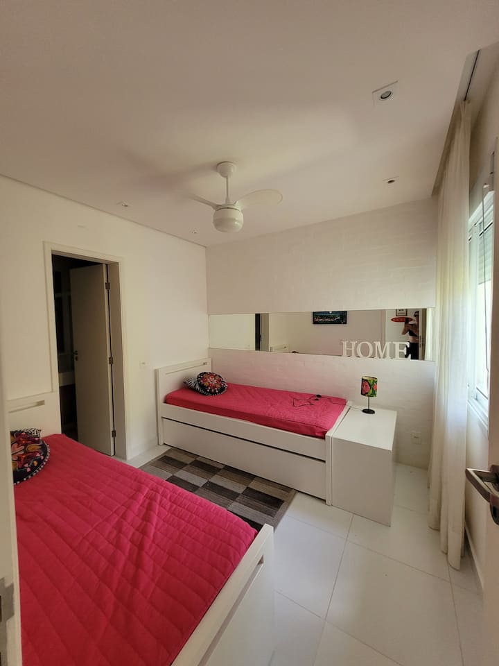 جناح 2 - 2 سرير فردي ومروحة