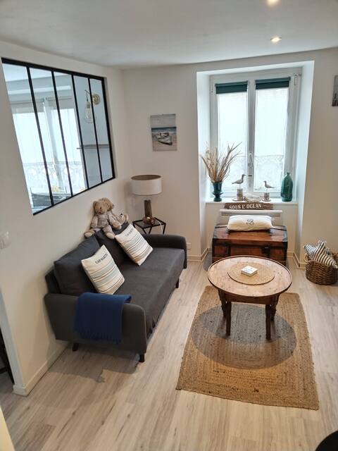 Top Airbnb: "La Lanterne" apartment 50 meters from the port in Port En Bessin Huppain