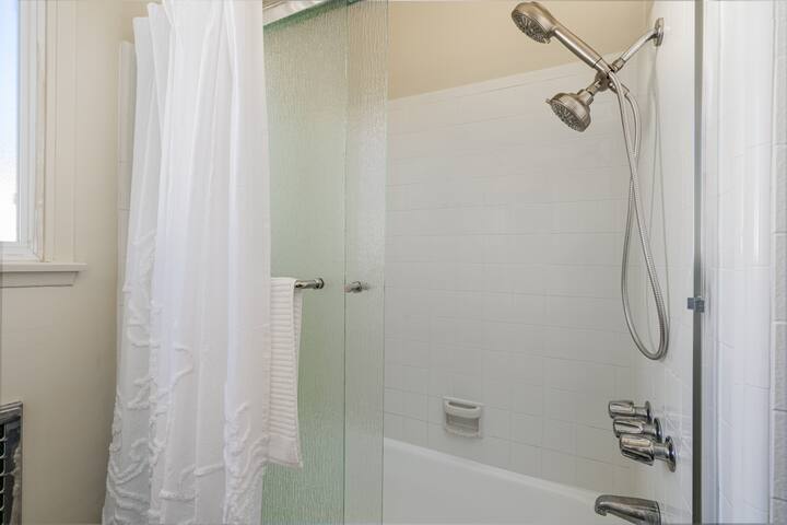 WALK SoFi Stadium Forum 2Bdrm Free parking King bd gallery image 4