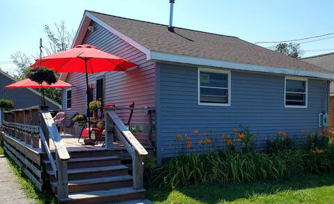 2 bedroom - Beach Cottage- Fun in the sand & sun