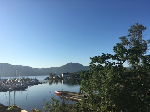 Top Airbnb: Unique and central accommodation by the fjord in Hinna
