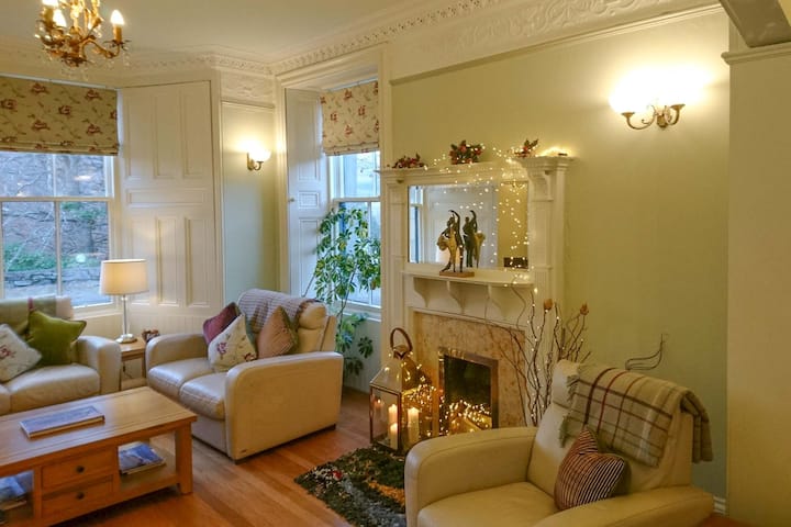 Charming First Floorjunior Suite. Fabulous Views - ピトロクリー