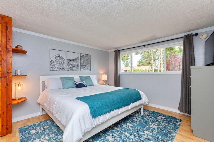 Dhoma King ndodhet në pjesën e përparme të shtëpisë dhe përfshin një dollap të madh, dollap të madh dhe televizor Roku 43".  Ka gjithashtu një banjë të rimodeluar bukur në suitë.